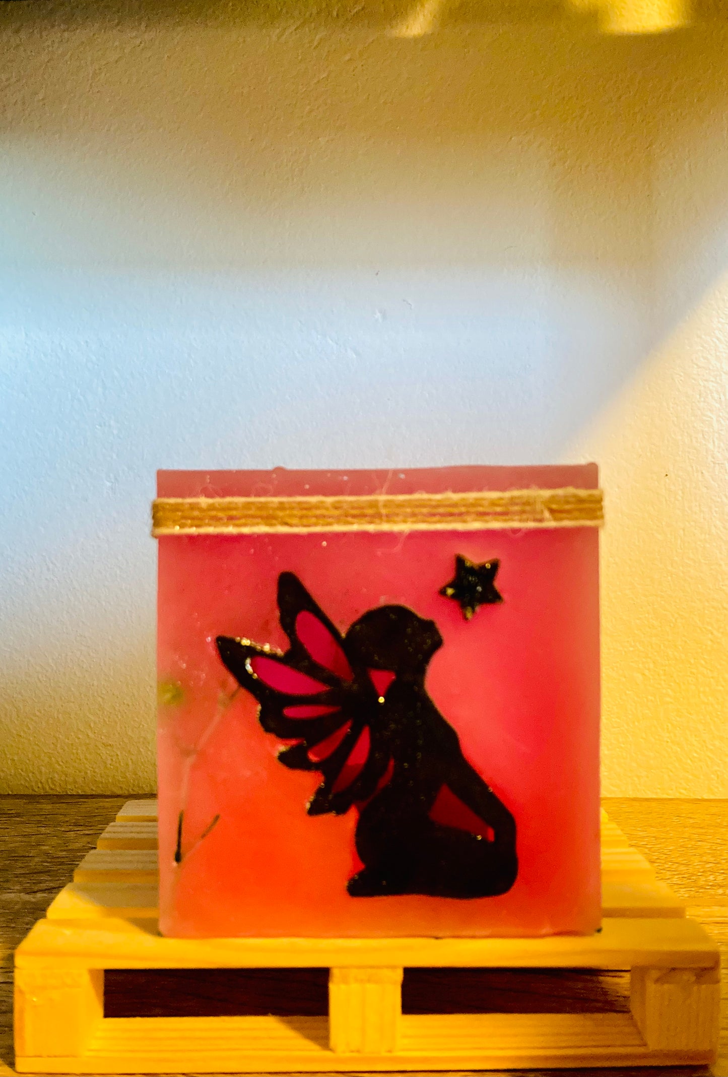 Fanal de cera/ vela hueca con hada de madera y aroma floral