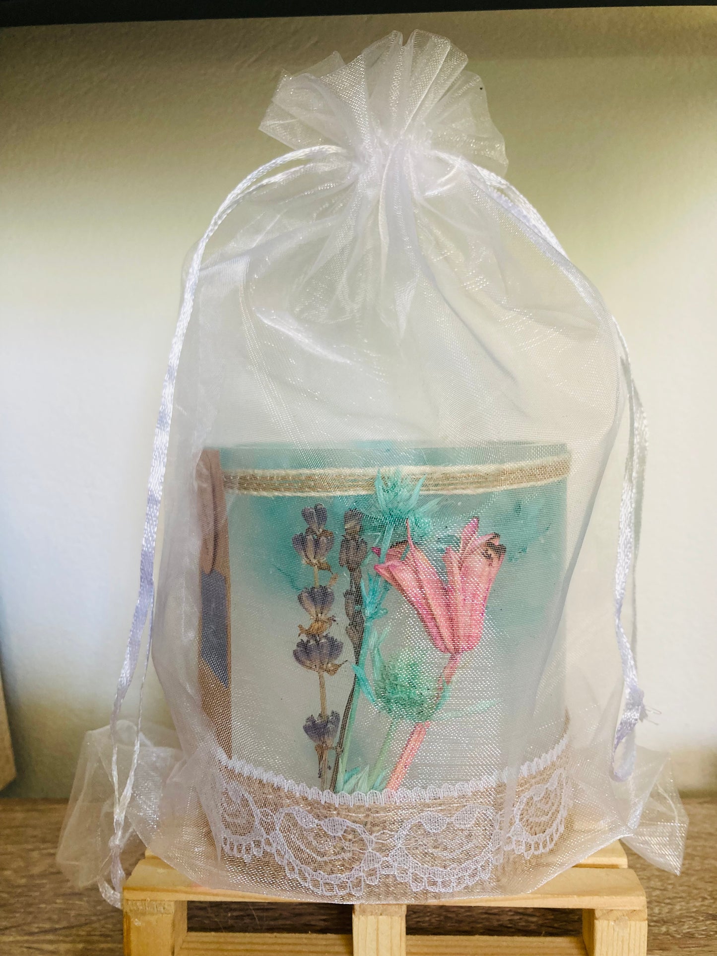 Fanal de cera / vela hueca con olor a jazmín y flores secas