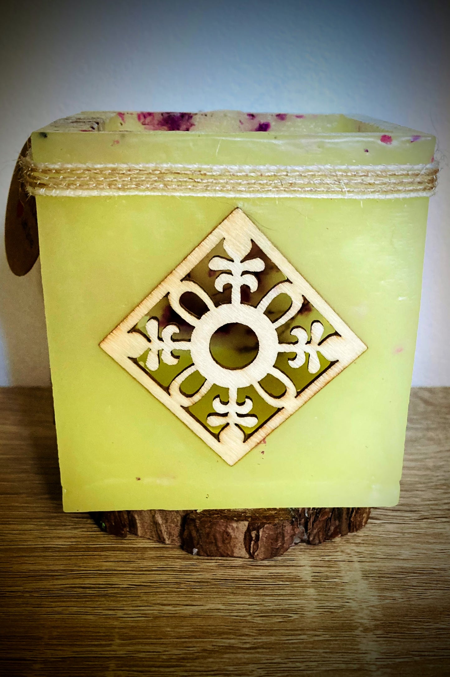 vela Fanal / vela hueca "Armonía Floral" con Aplique de Madera