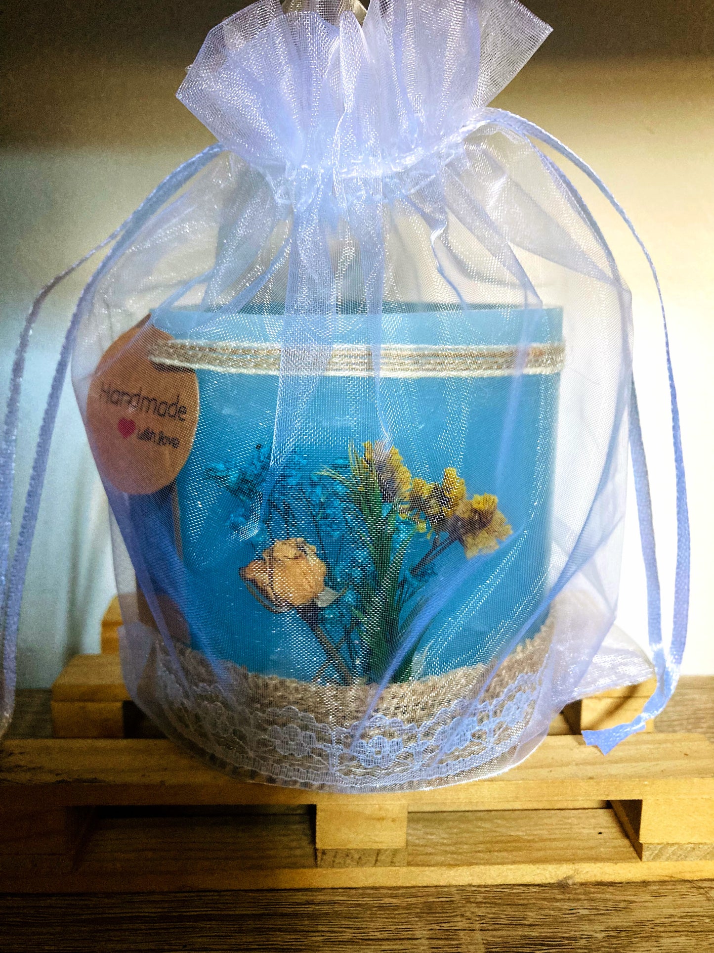Fanal de cera / vela hueca, artesanal azul con hojas secas y aroma floral- Lilinnight