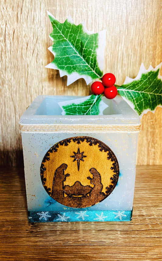 Fanal de cera artesanal / vela hueca con aplique de Belen y aroma a flores