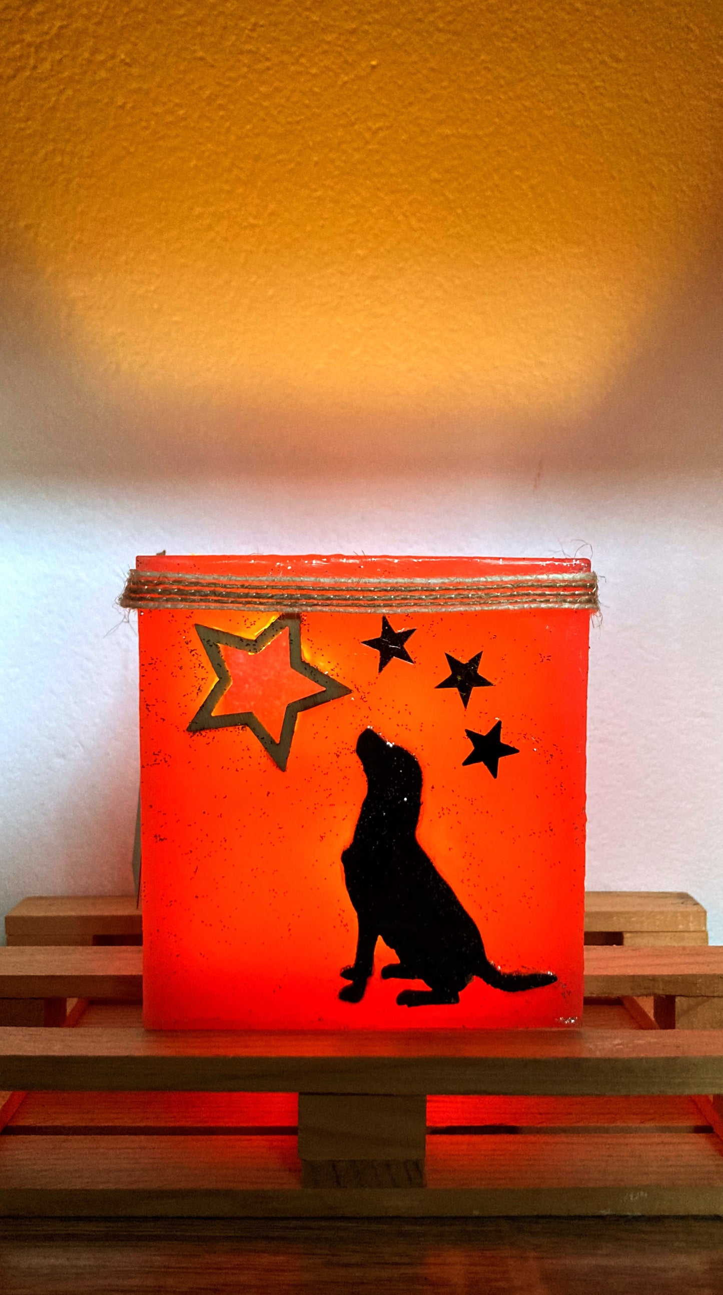 Fanal de Cera Artesanal aromatico con silueta de  Madera de Perro - Lilinnight