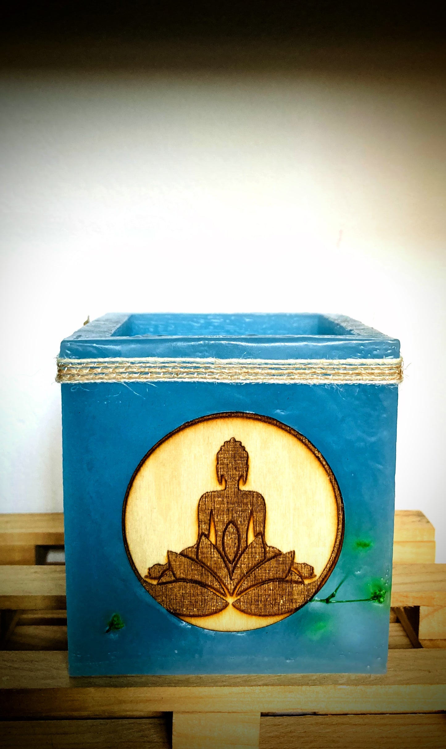 Fanal de cera / vela hueca -  con Flores Secas y Buda de Madera, Aroma Floral