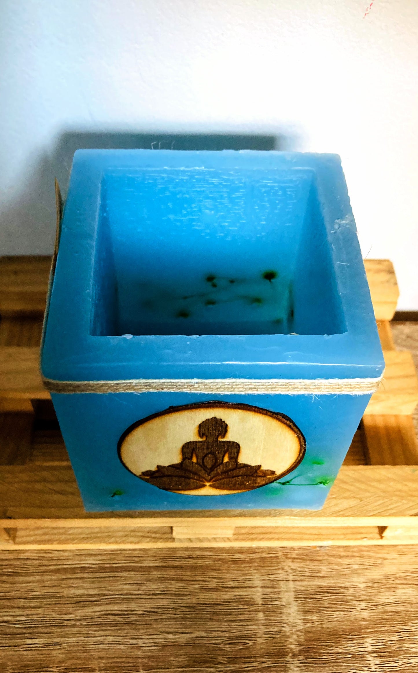 Fanal de cera / vela hueca -  con Flores Secas y Buda de Madera, Aroma Floral