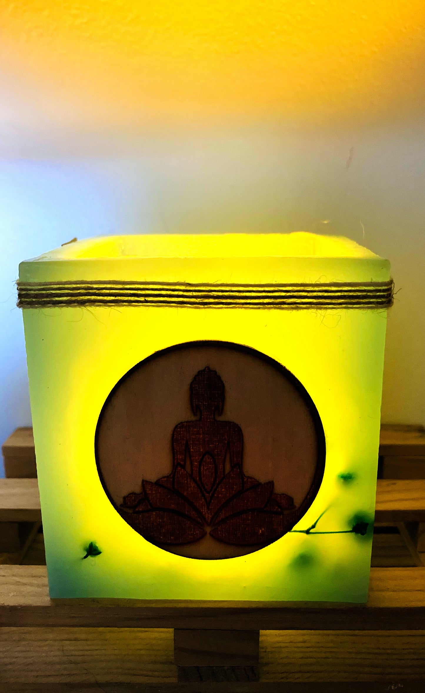 Fanal de cera / vela hueca -  con Flores Secas y Buda de Madera, Aroma Floral