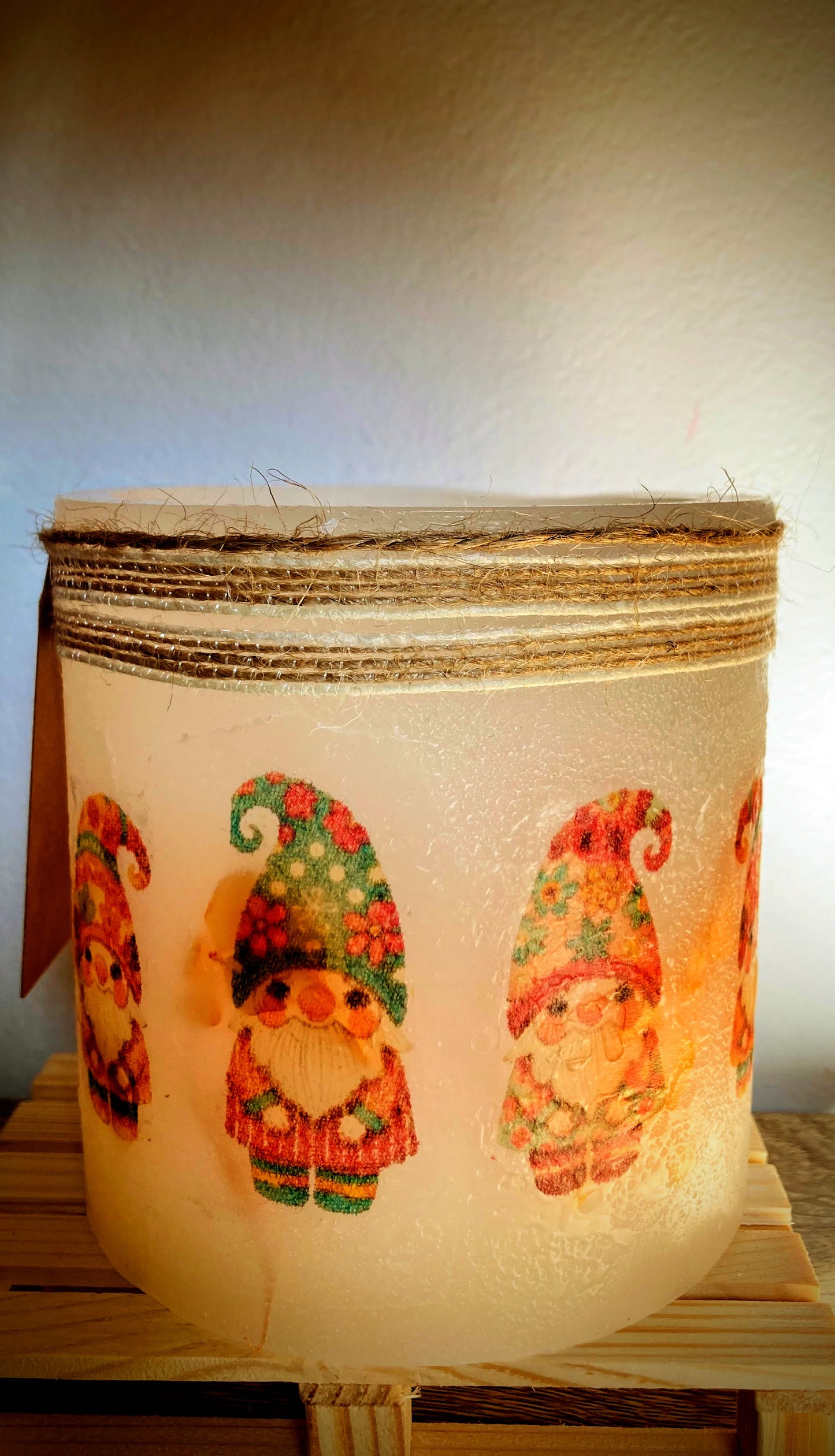 Fanal de cera / vela hueca con diseño de gnomos - Lilinnight