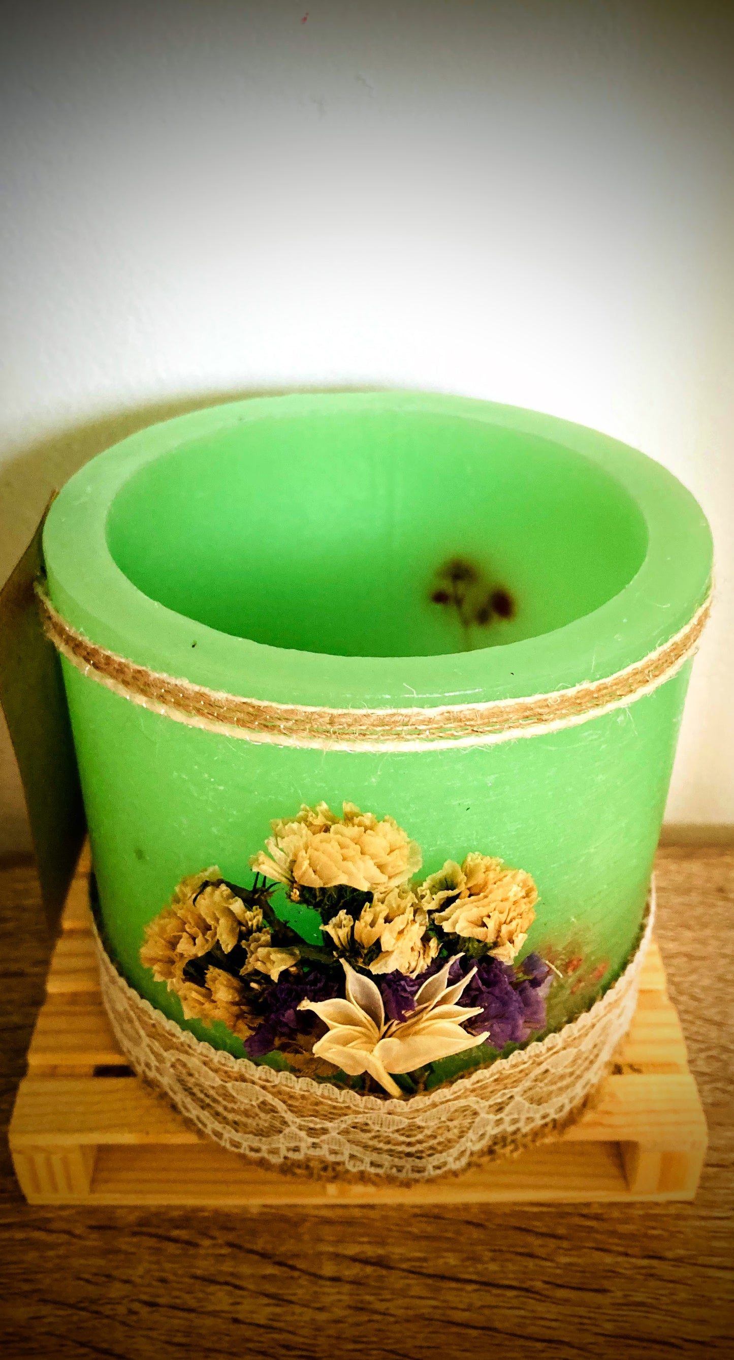 Fanal de cera/ vela hueca  artesanal con Aroma flor de loto -Lilinnight