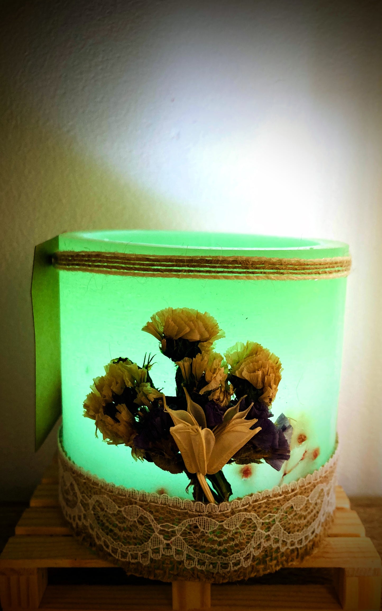 Fanal de cera/ vela hueca  artesanal con Aroma flor de loto -Lilinnight