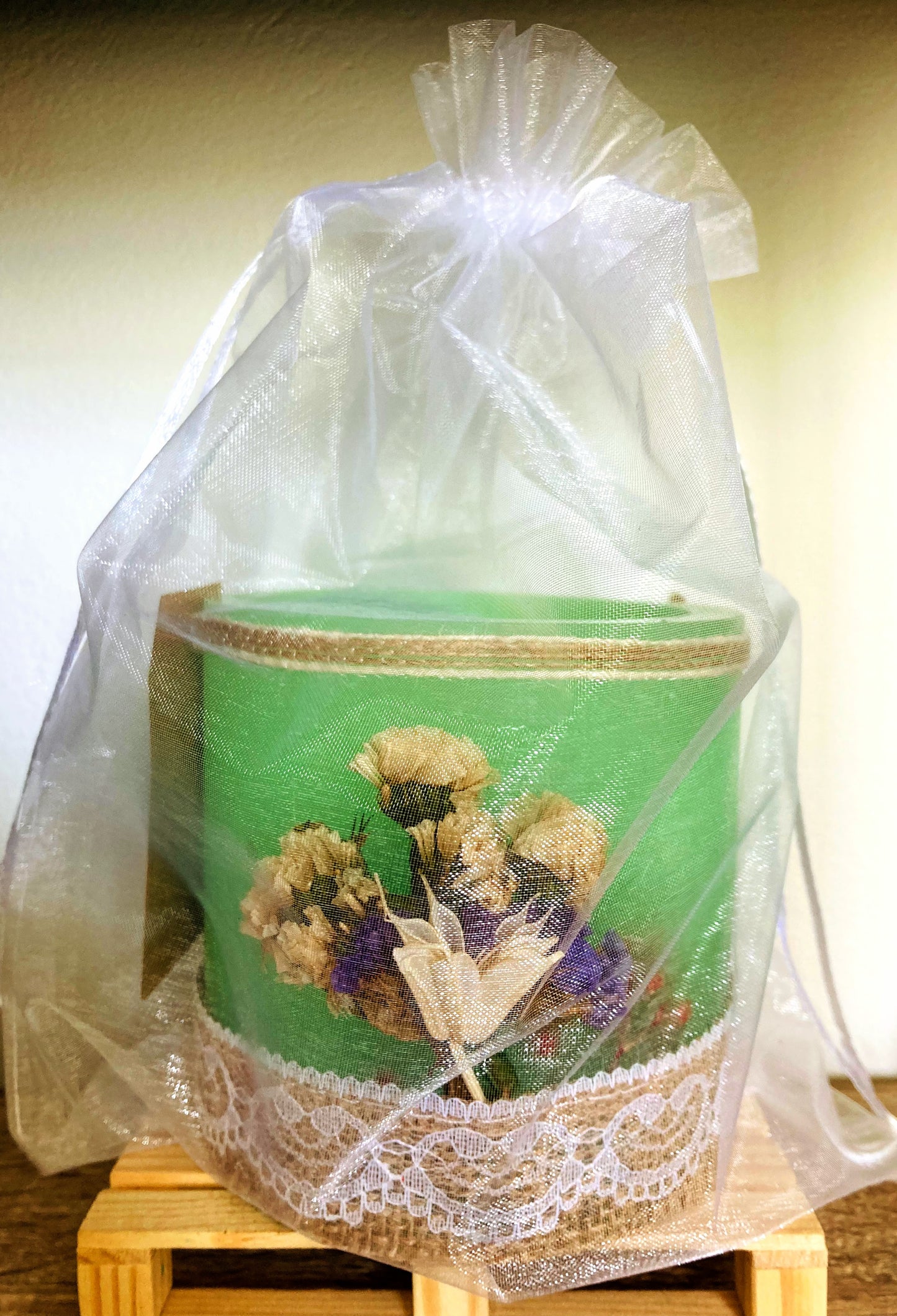 Fanal de cera/ vela hueca  artesanal con Aroma flor de loto -Lilinnight