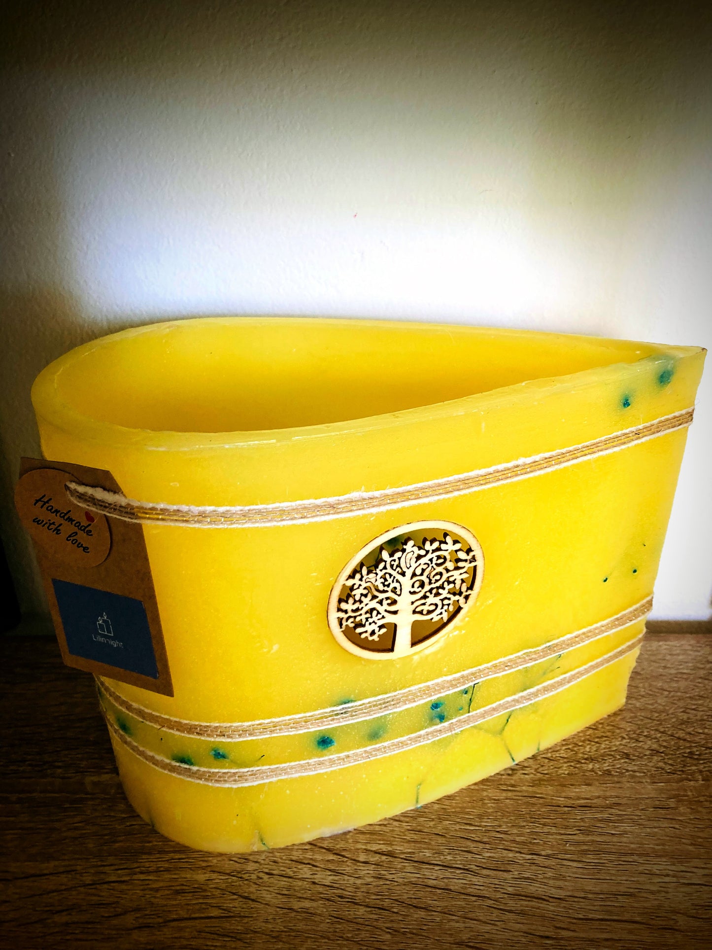 Fanal de cera / vela hueca en forma de gota con arbol de la vida y aroma a limon