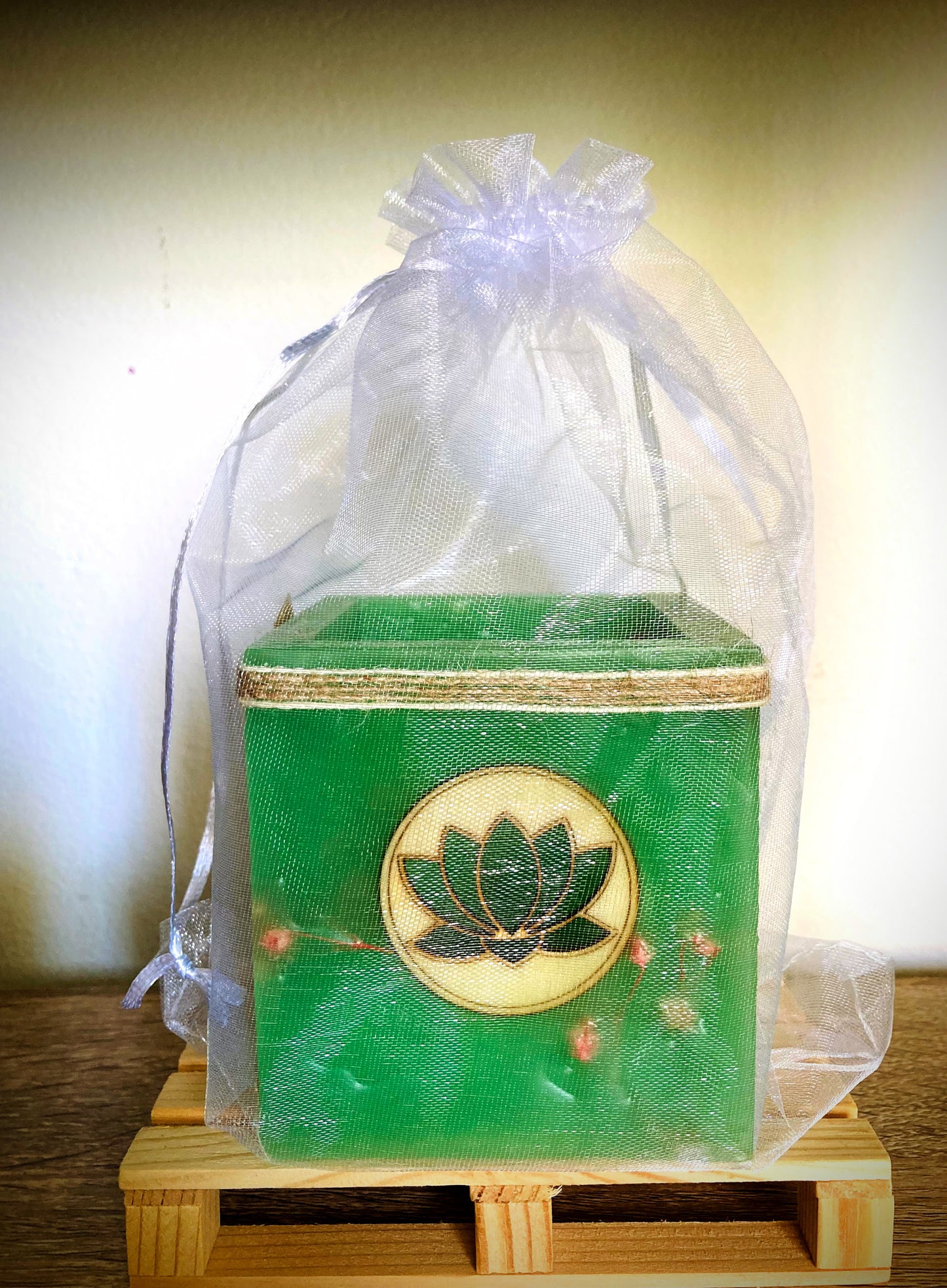 Fanal de cera/vela hueca con aplique de madera de flor de loto aromática - Lilinnight