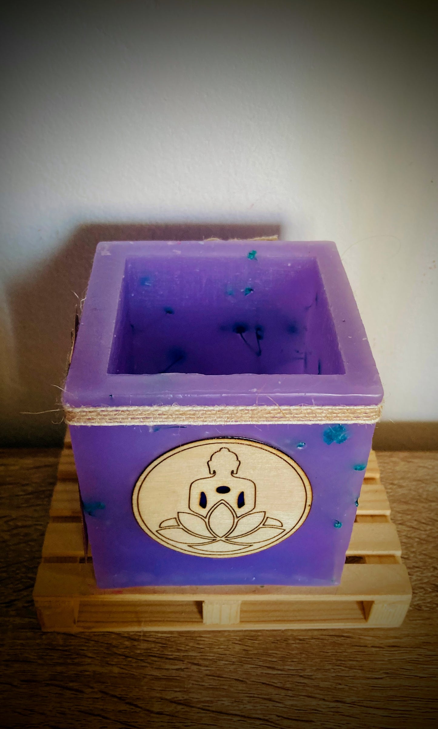 Fanal de cera / vela hueca - con Flores Secas y Buda de Madera, Aroma Floral
