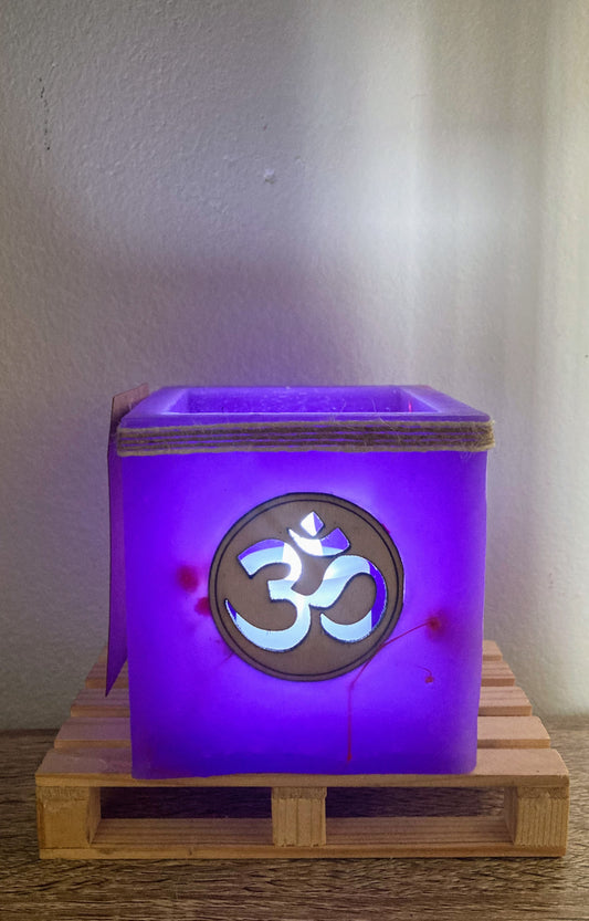 Fanal de Cera con Símbolo Om – Luz y Energía Interior -Lilinnight