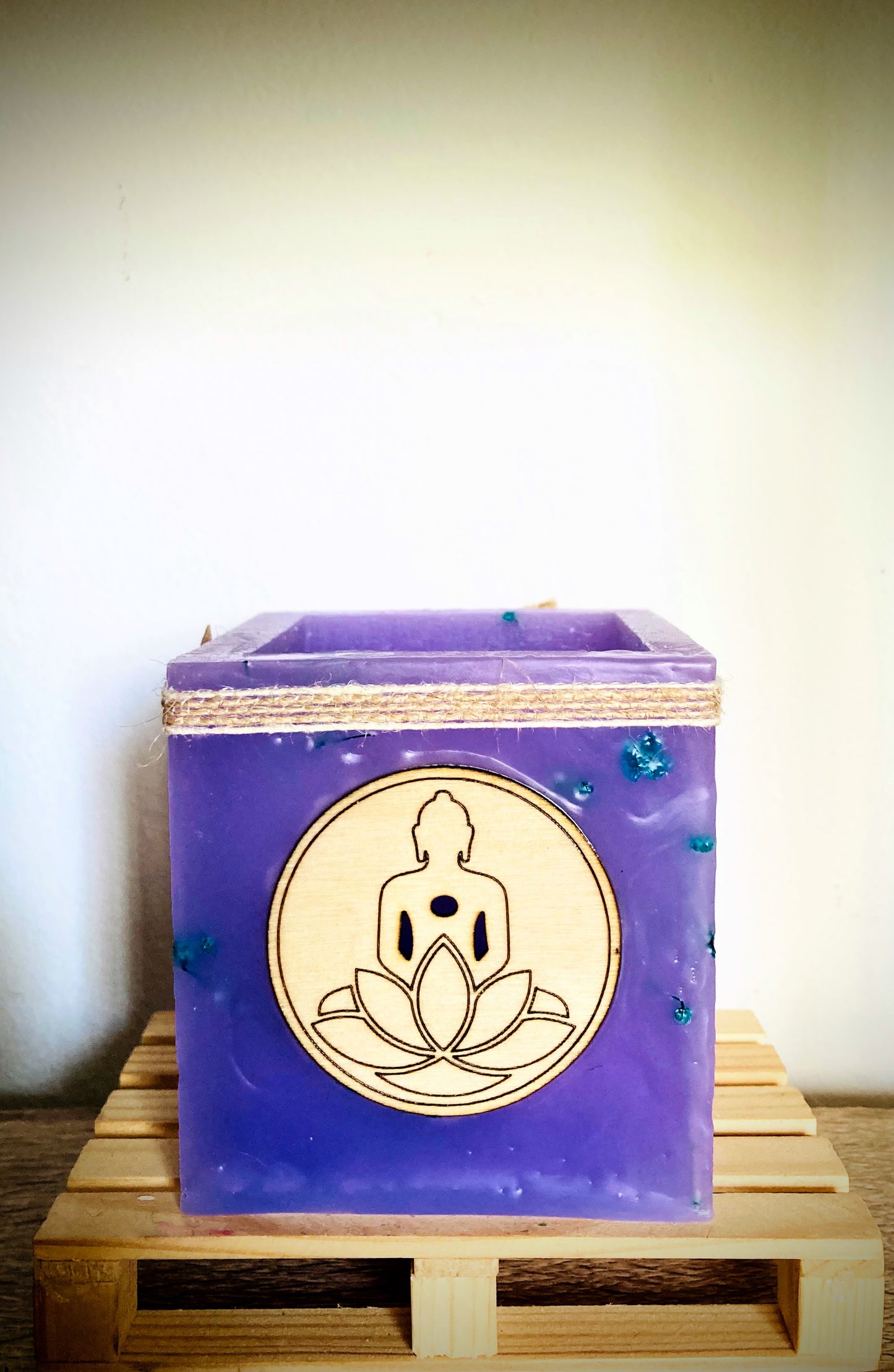 Fanal de cera / vela hueca - con Flores Secas y Buda de Madera, Aroma Floral