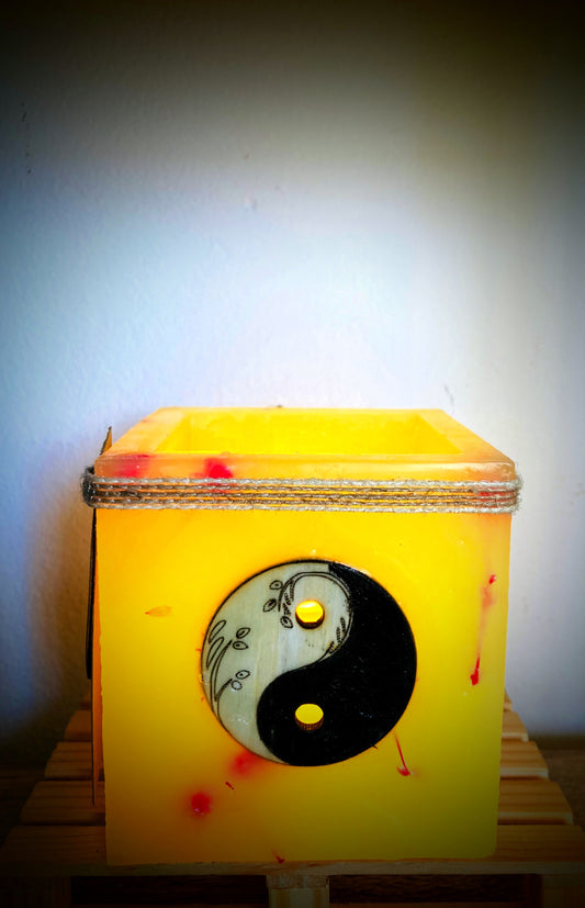 Fanal de cera / vela hueca con Ying-yang en madera y aroma a naranja y canela -Lilinnight