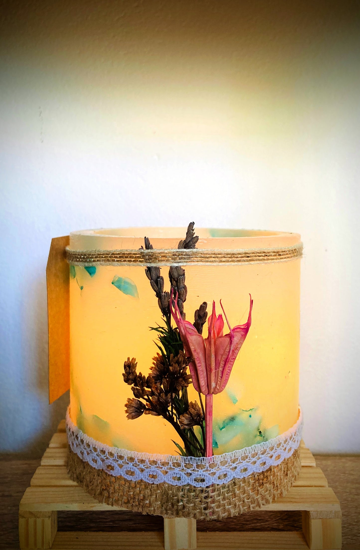 Vela hueca y fanal de cera artesanal oloroso con flores – LilinNight