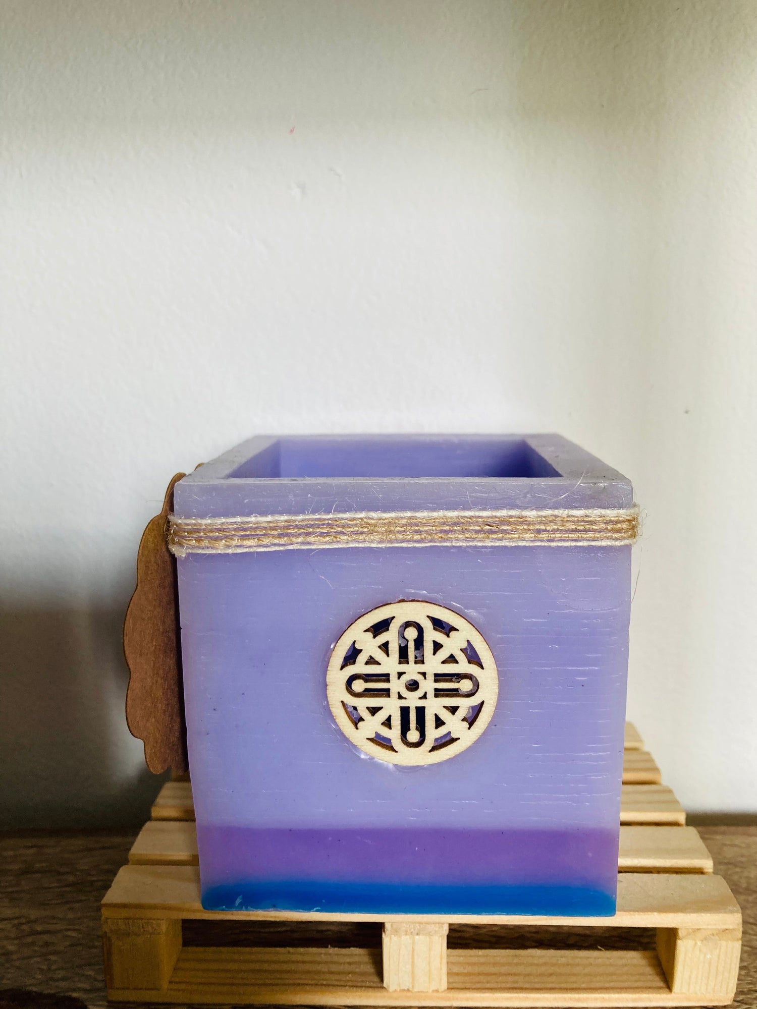 Velas fanales / huecas con apliques de madera