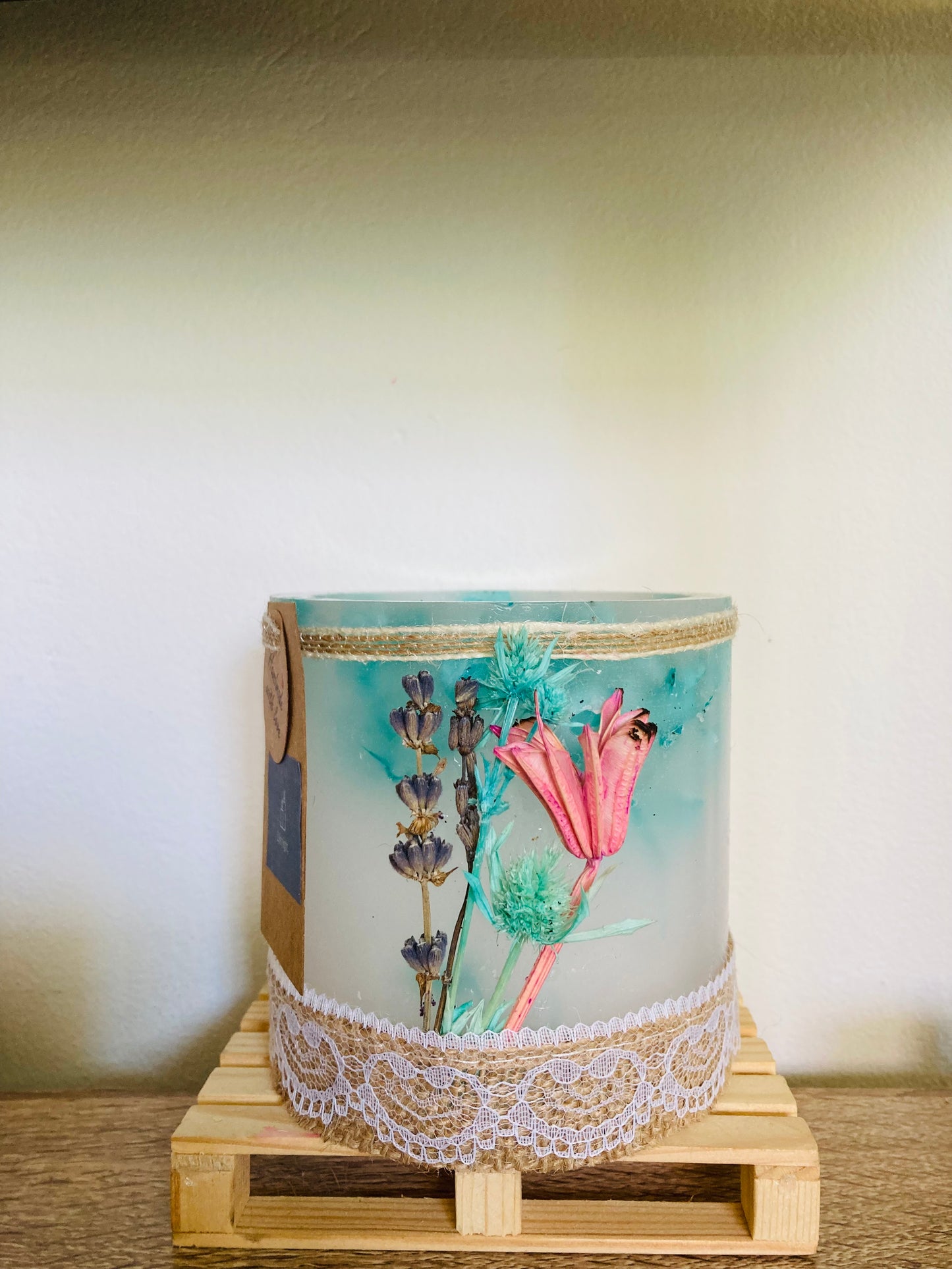 Fanal de cera / vela hueca con olor a jazmín y flores secas