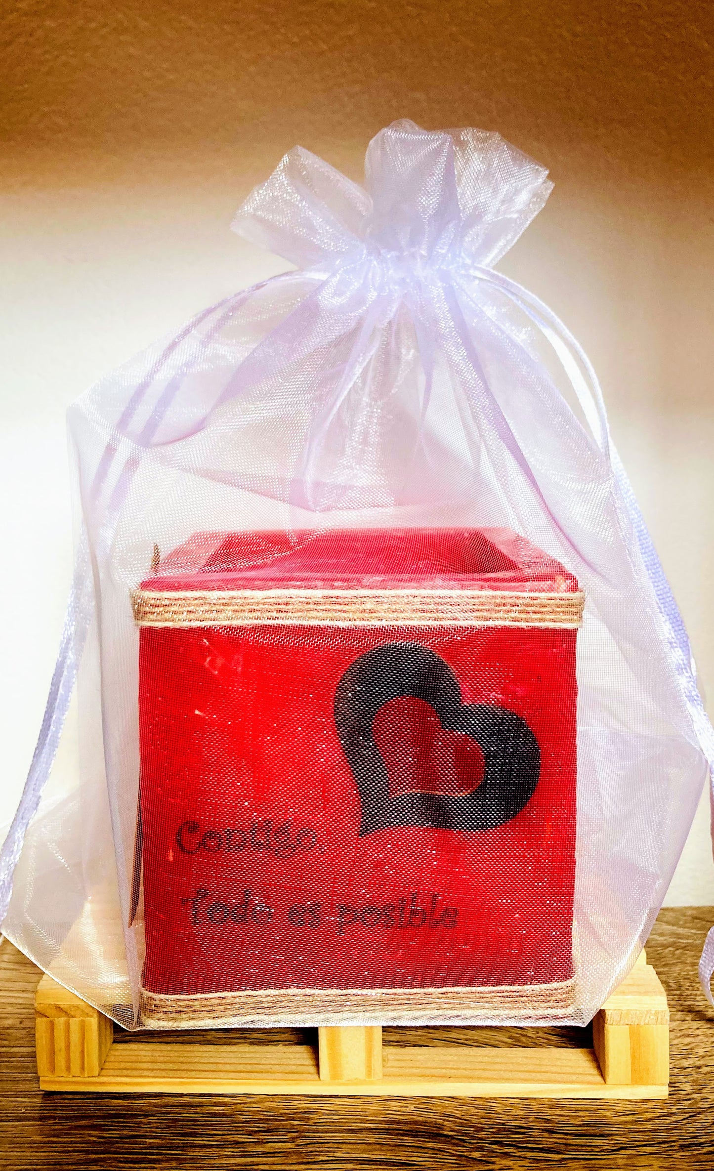 Vela Fanal/vela hueca Cuadrada Lilinnight Roja con Diseño de Corazón y Mensaje Inspirador- Lilinnight
