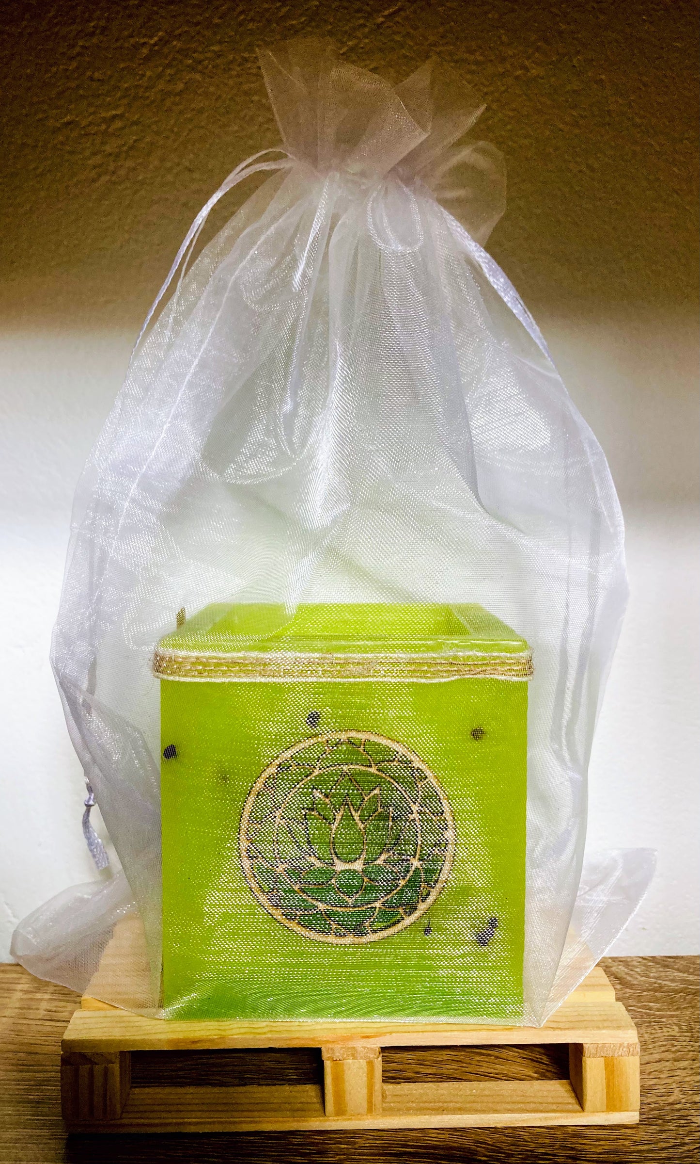 Fanal de cera/vela hueca con aplique de madera de flor de loto aromática - Lilinnight