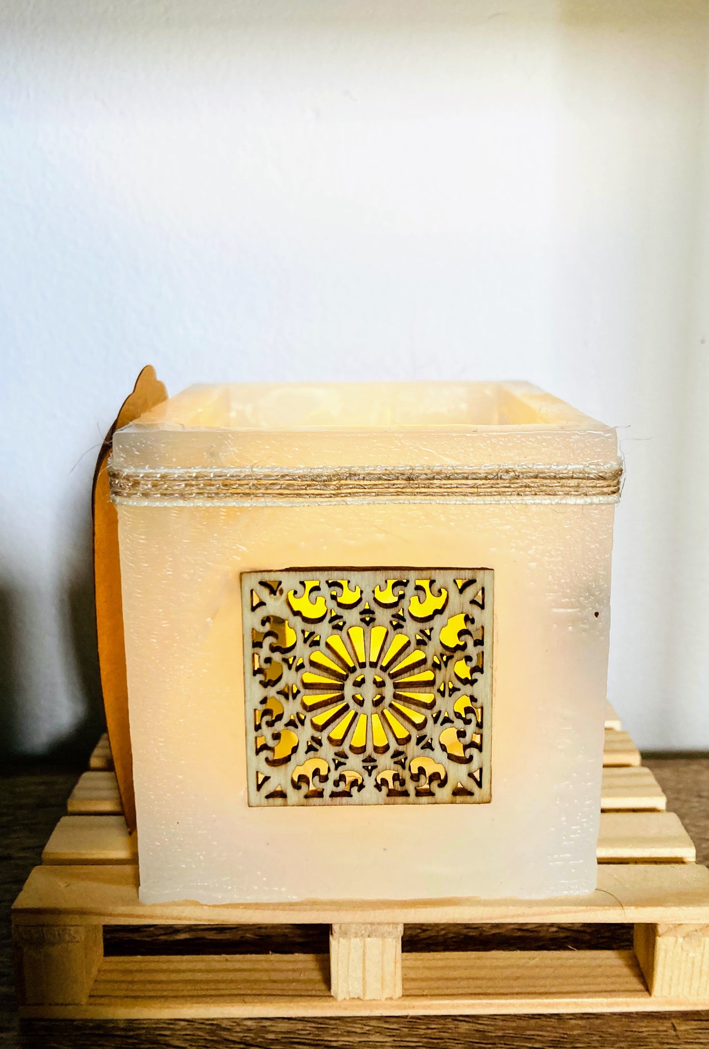 Fanal de cera/Vela hueca aromática con aplique de madera compatible con LED o vela de té