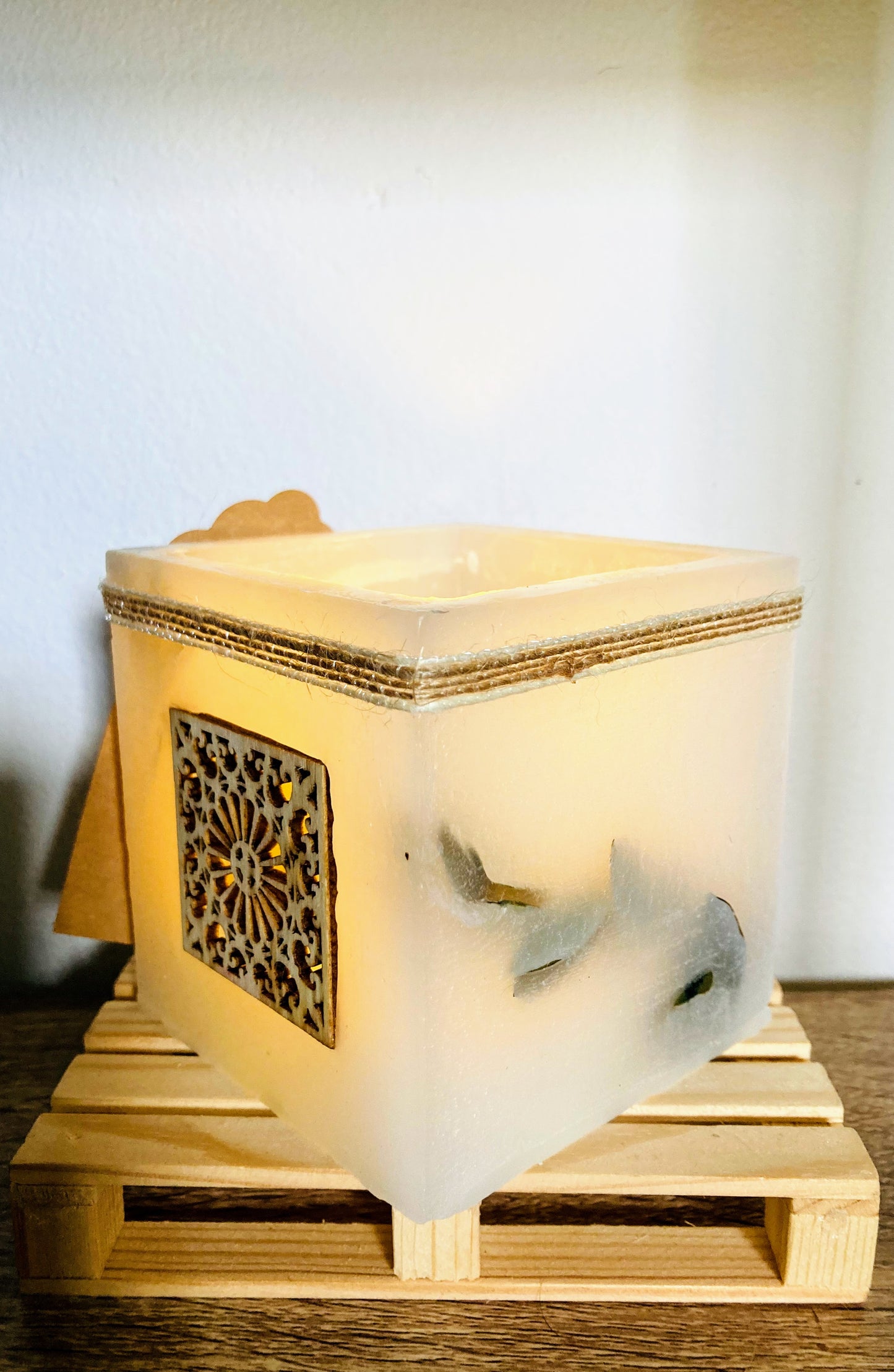 Fanal de cera/Vela hueca aromática con aplique de madera compatible con LED o vela de té