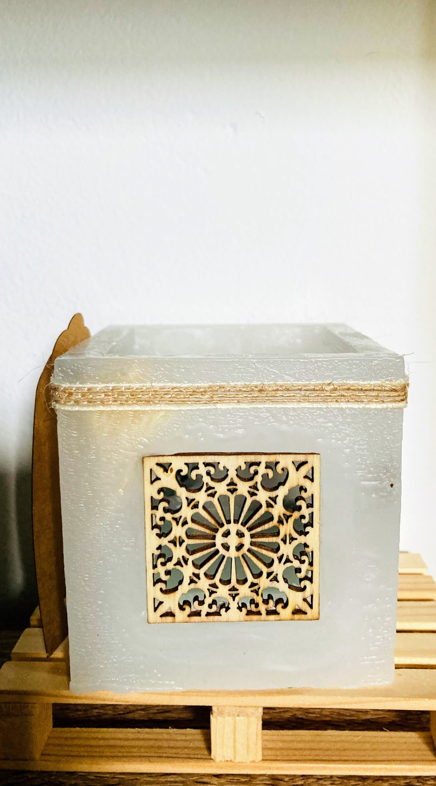 Fanal de cera/Vela hueca aromática con aplique de madera compatible con LED o vela de té