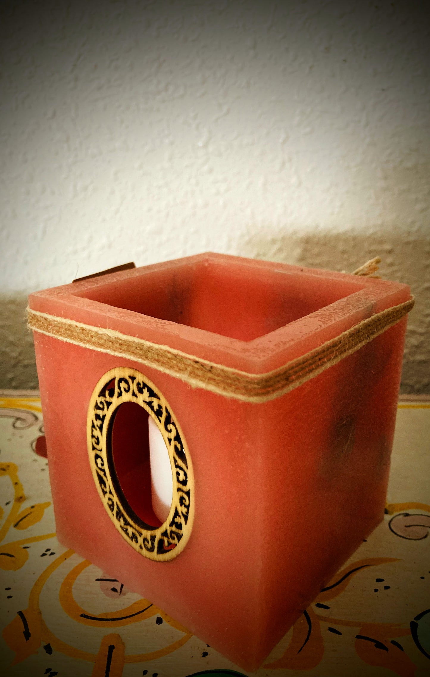 Fanal de cera/ vela hueca con aplique de madera en forma de espejo y aroma floral - Lilinnight