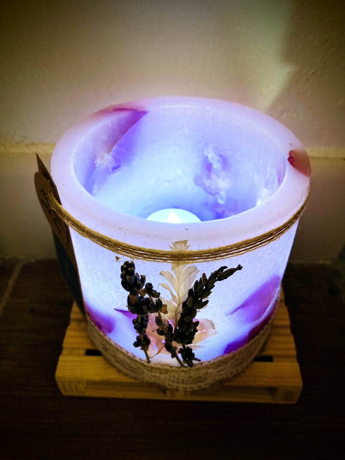 Fanal de cera/ vela hueca  artesanal con Aroma de Jazmin y flores secas - Lilinnight