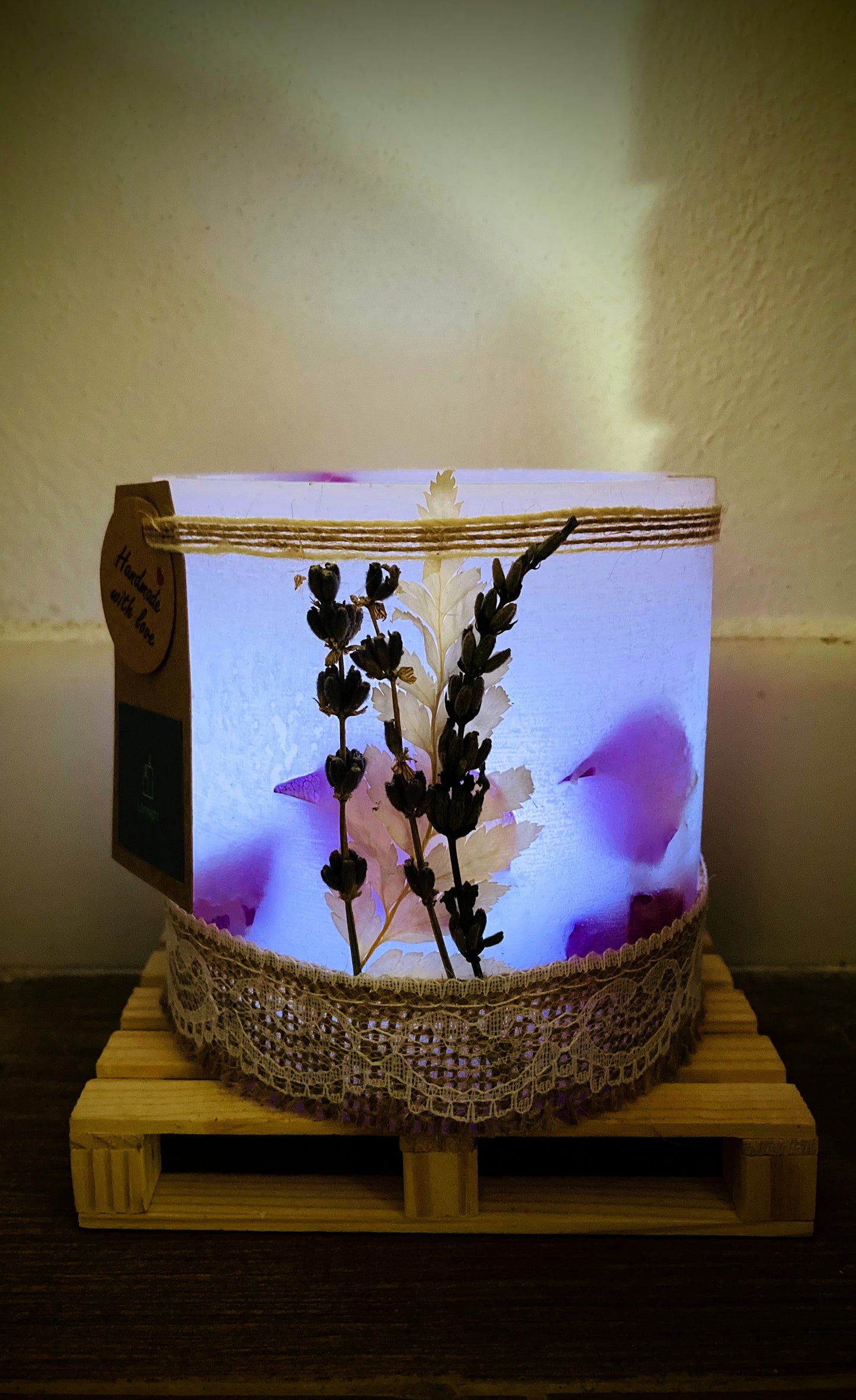 Fanal de cera/ vela hueca  artesanal con Aroma de Jazmin y flores secas - Lilinnight
