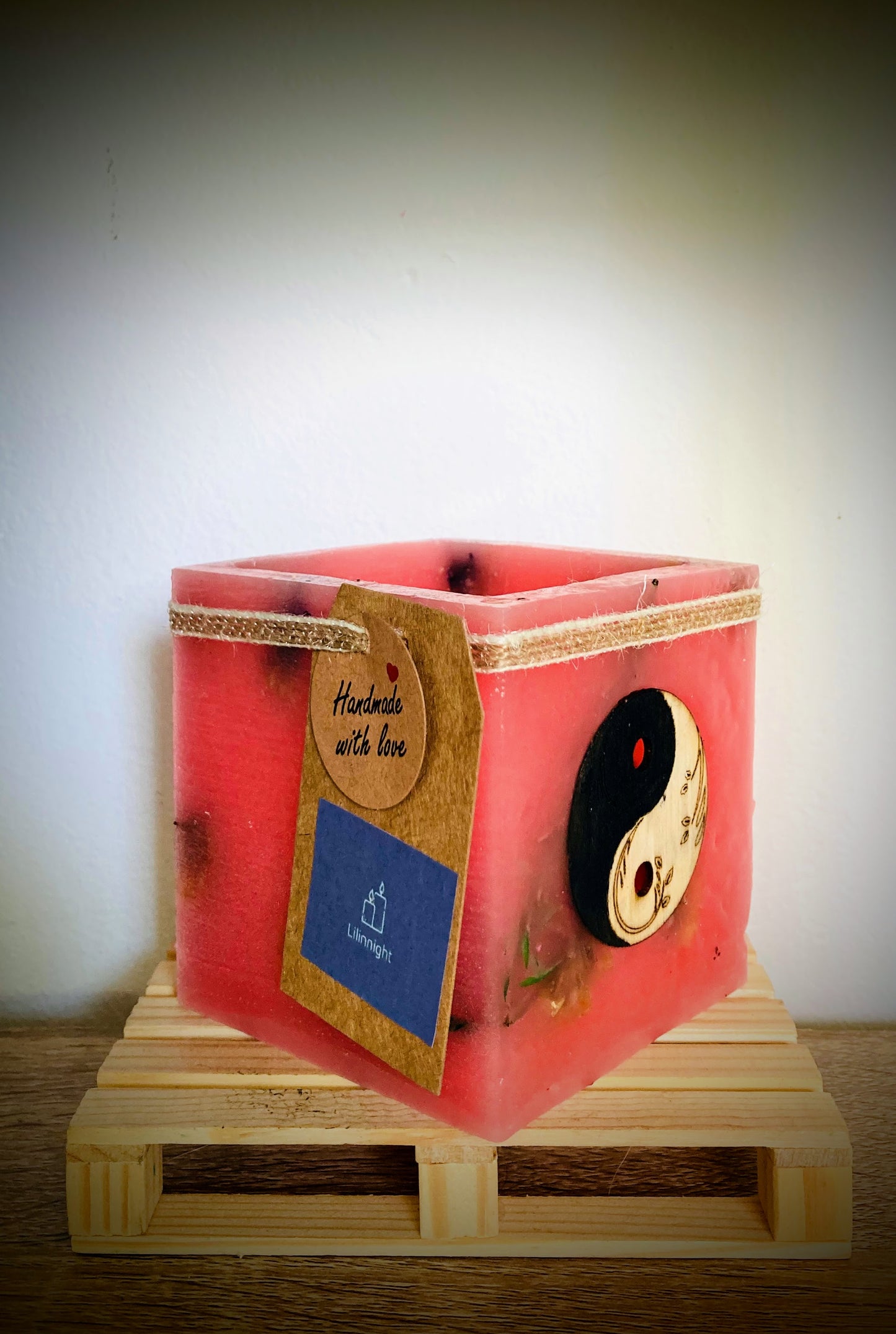 Fanal de cera / vela hueca con Ying-yang en madera y aroma a naranja y canela -Lilinnight