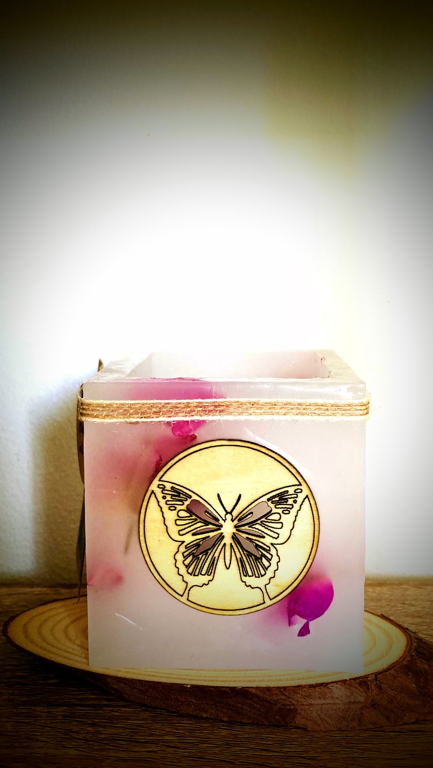 Fanal de cera / vela hueca con mariposa de madera y olor – Lilinnight