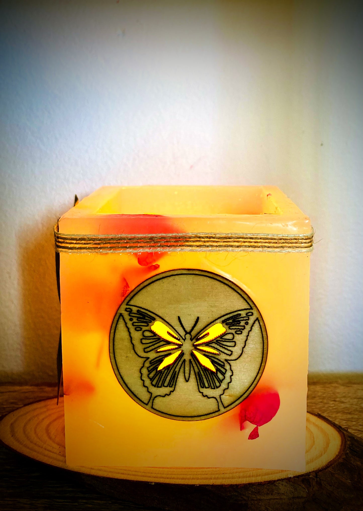 Fanal de cera / vela hueca con mariposa de madera y olor – Lilinnight