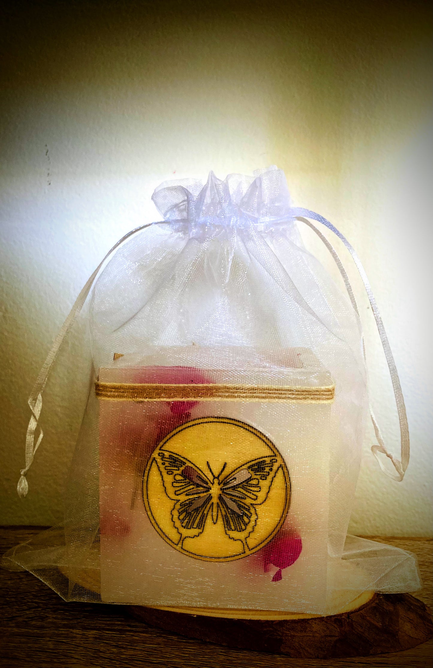 Fanal de cera / vela hueca con mariposa de madera y olor – Lilinnight