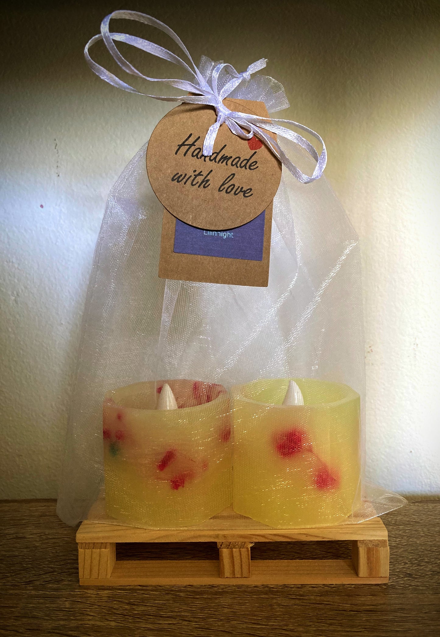 Pack 2 Velas Artesanales Hexagonales Pequeñas con LED y Aroma Floral – Incluye Bolsita de Regalo – Personalizables para Eventos (Bodas, Bautizos, Recuerdos)