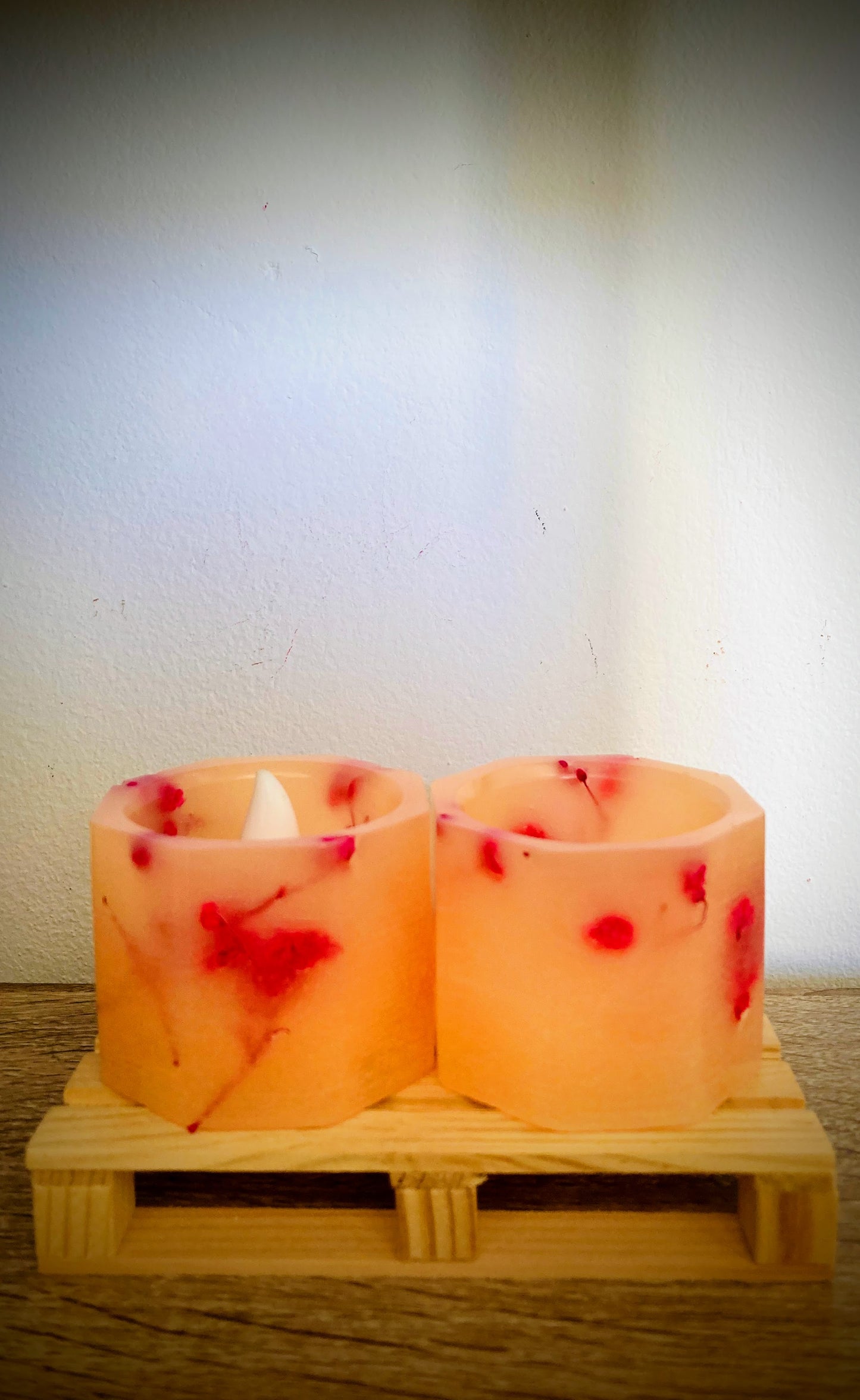 Pack 2 Velas Artesanales Hexagonales Pequeñas con LED y Aroma Floral – Incluye Bolsita de Regalo – Personalizables para Eventos (Bodas, Bautizos, Recuerdos)