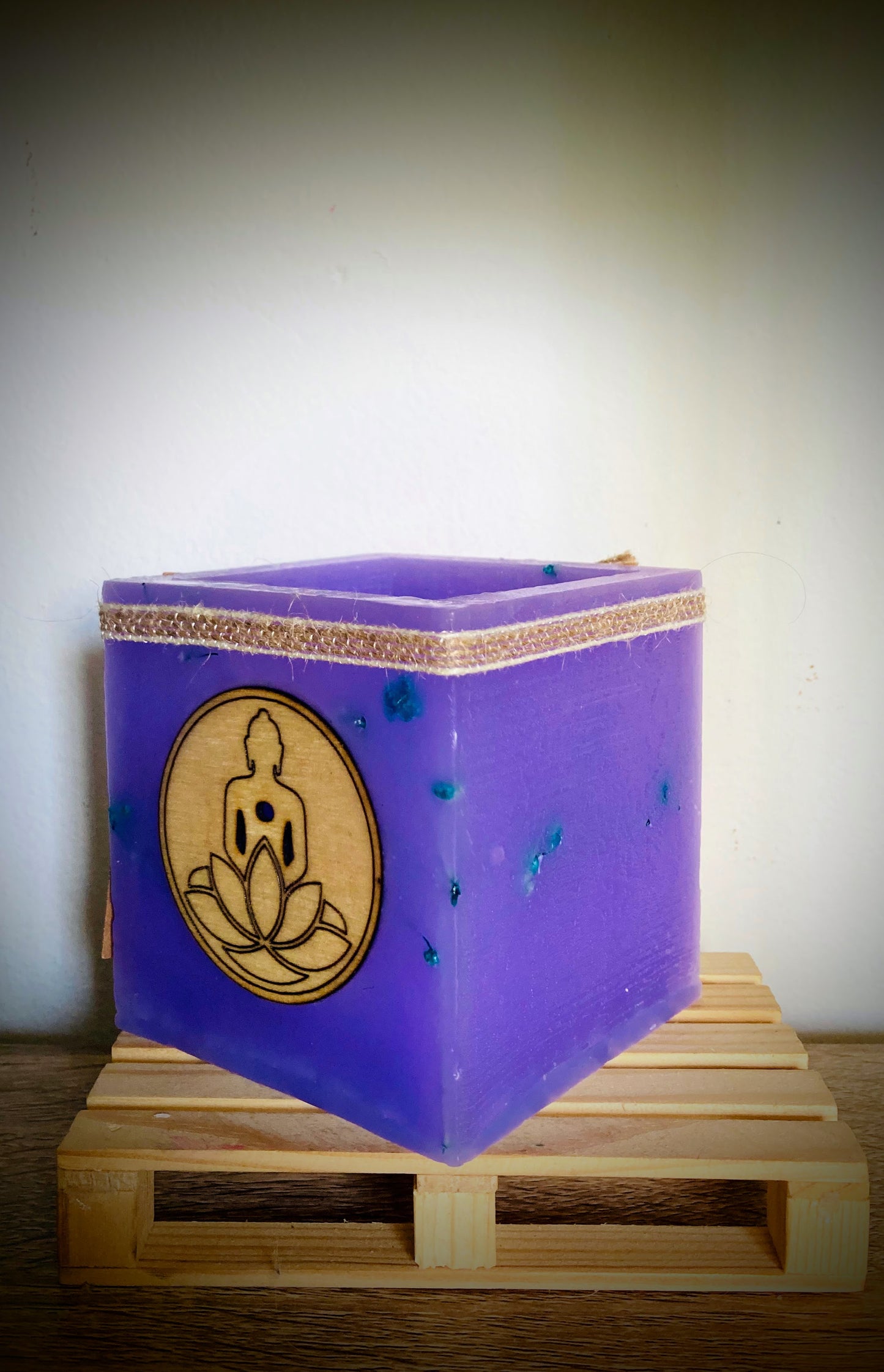 Fanal de cera / vela hueca -  con Flores Secas y Buda de Madera, Aroma Floral