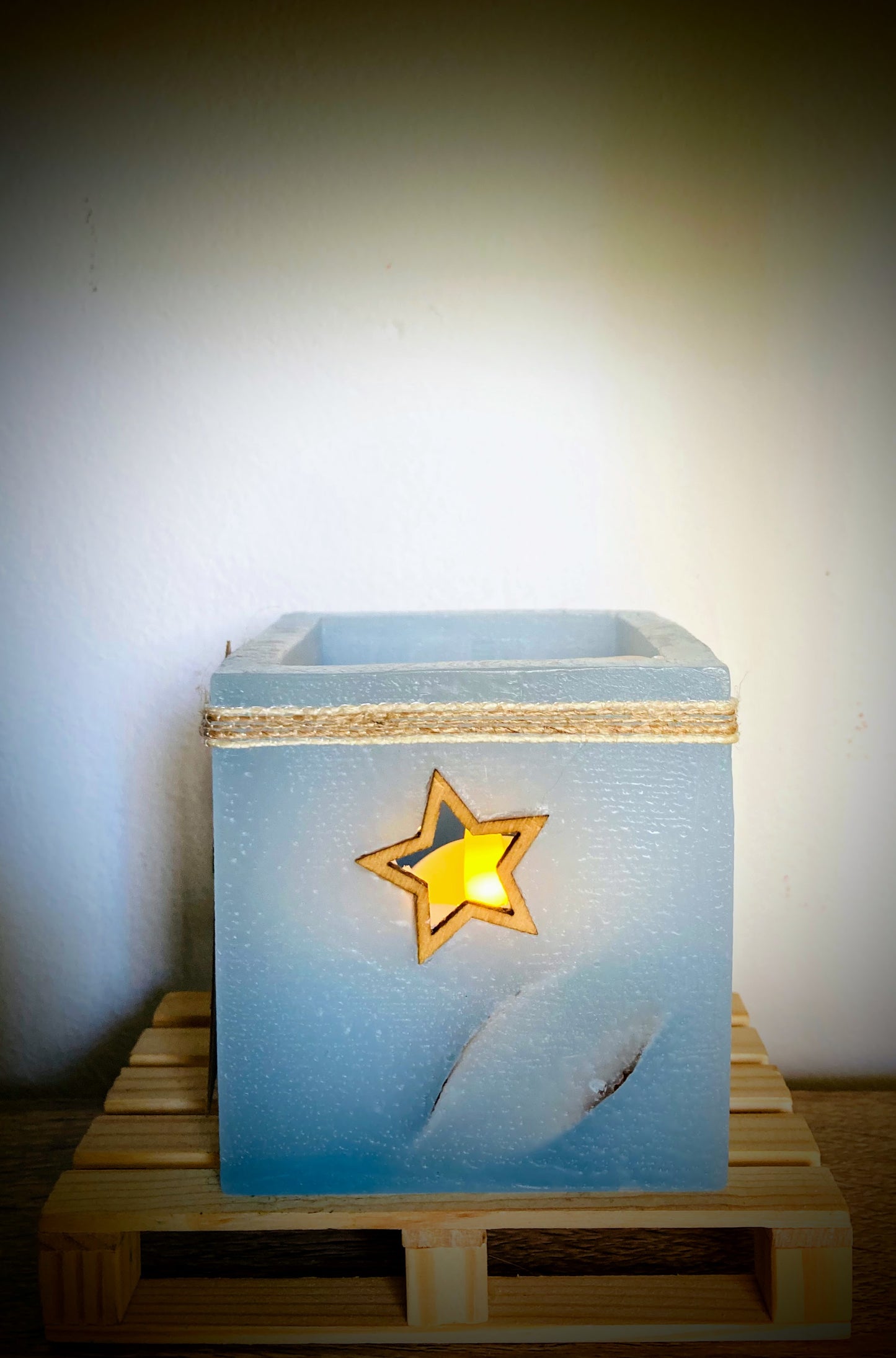 Fanal de cera / vela hueca con aroma a platano y estrella de madera -Lilinnight
