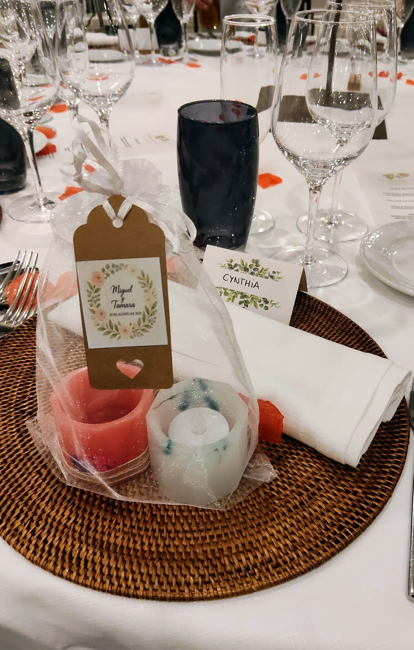 Pack 2 Velas Artesanales Hexagonales Pequeñas con LED y Aroma Floral – Incluye Bolsita de Regalo – Personalizables para Eventos (Bodas, Bautizos, Recuerdos)