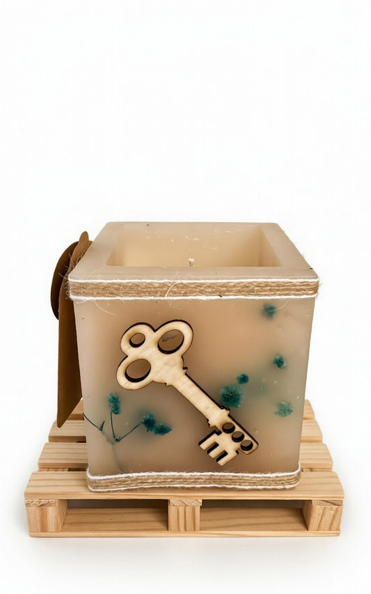 Fanal de cera / vela hueca con llave de madera