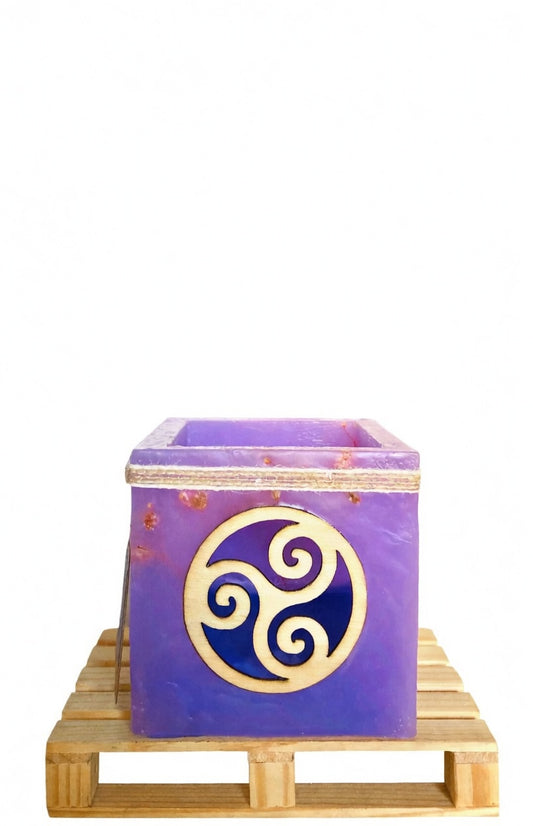 Fanal de cera artesana / vela hueca con trisquel – Lilinnight