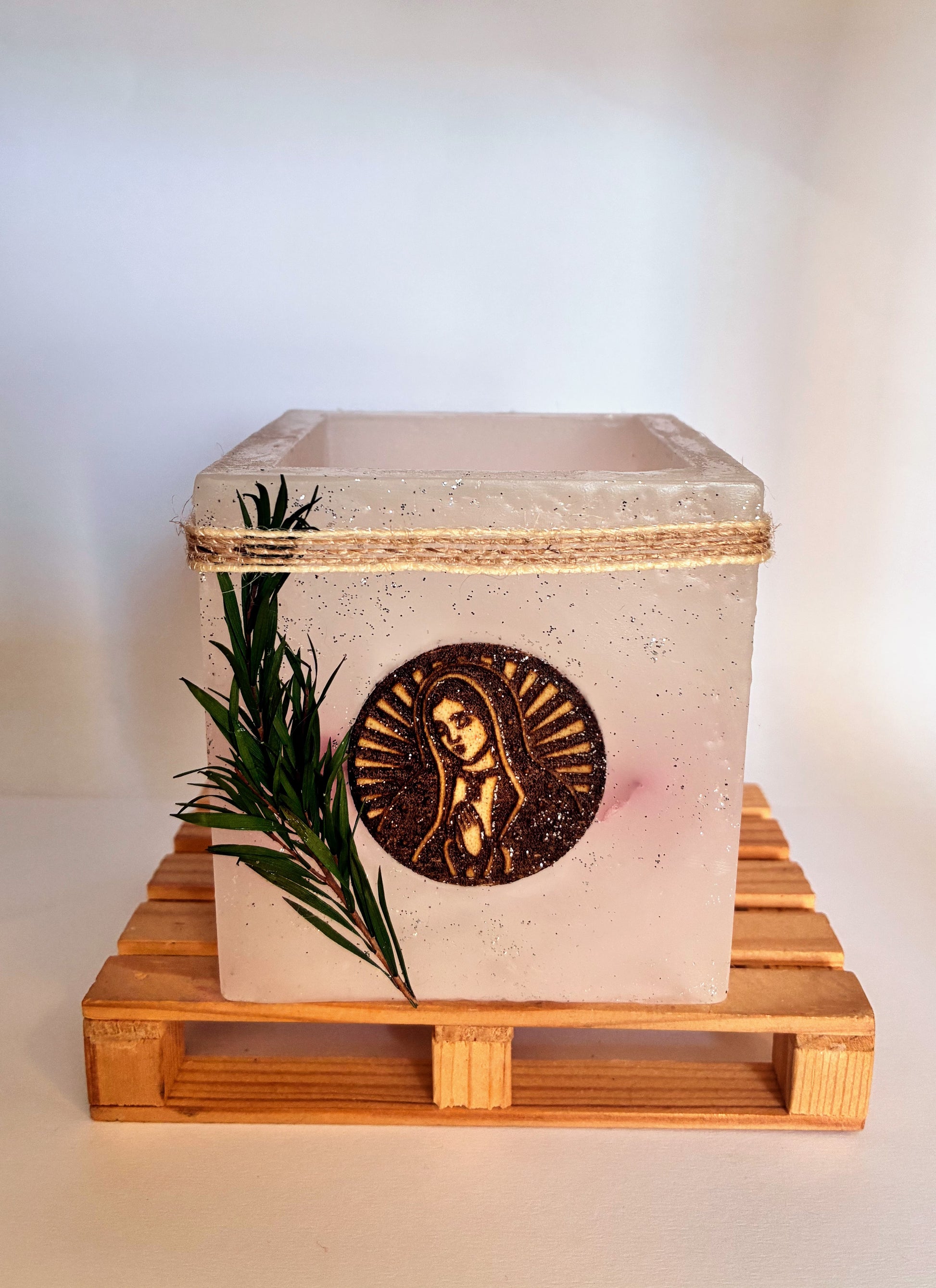 vela hueca virgen, fanal de cera, lilinnight