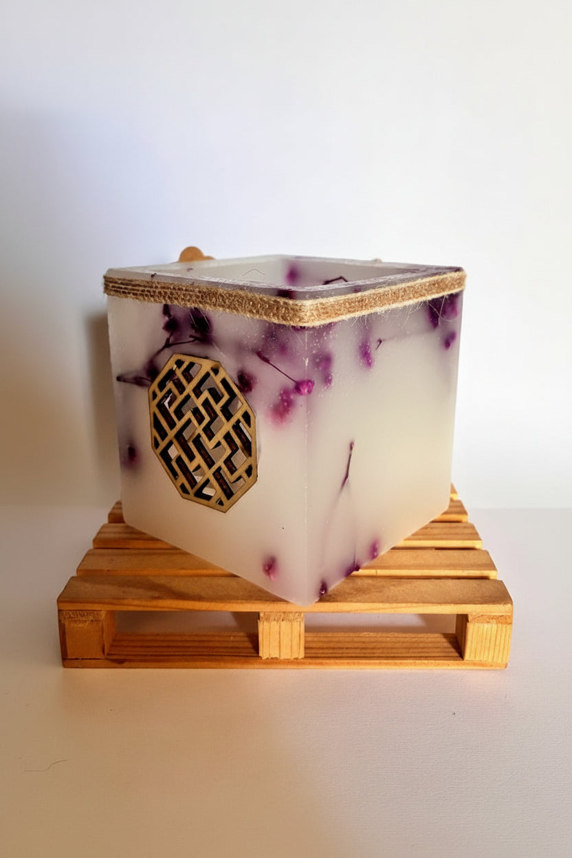 vela hueca, fanal de cera, con madera, lilinnight