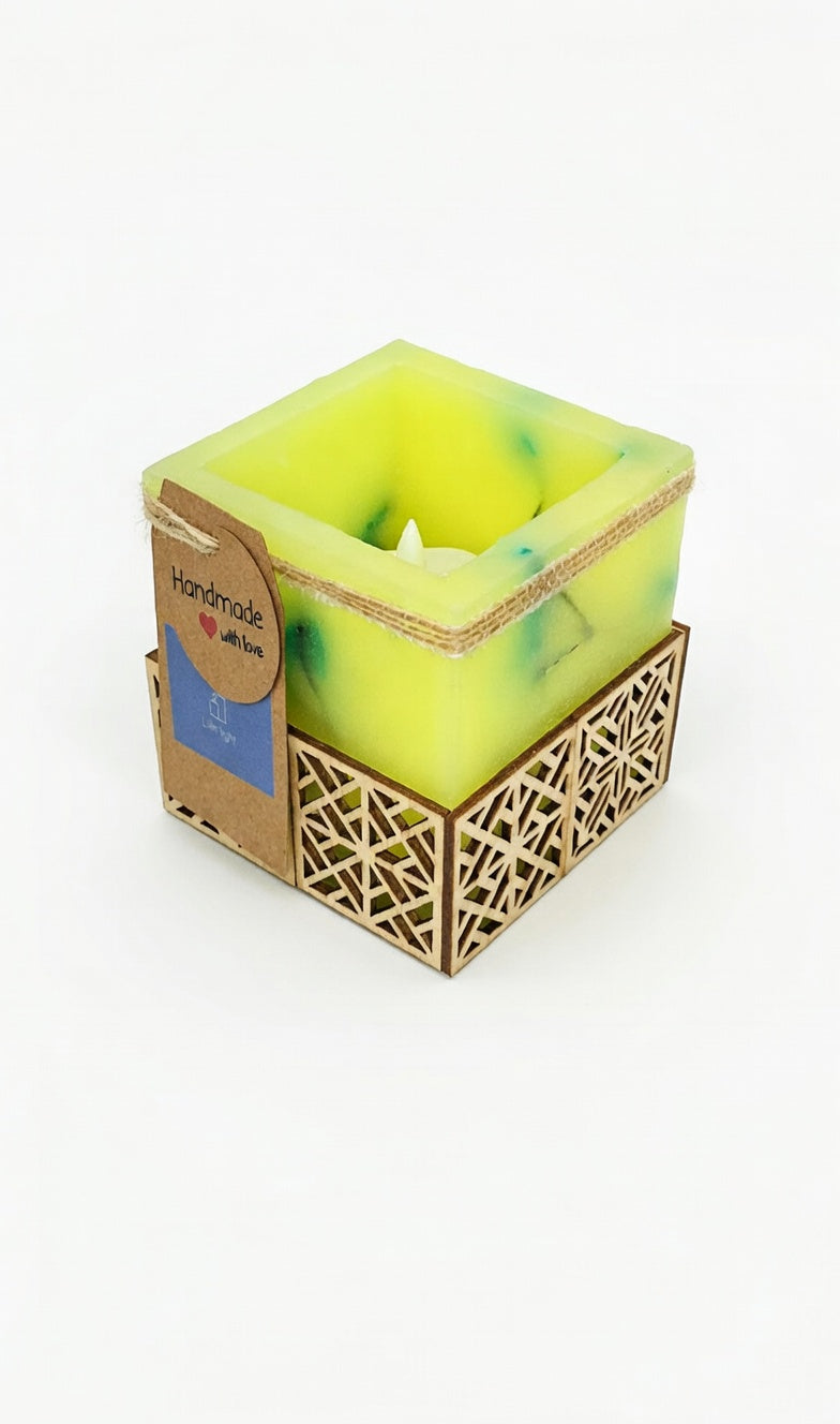 Vela Fanal/vela hueca Artesanal – Diseño Farolillo Asiático – Disponible en Blanco (Aroma Floral) o Amarillo (Aroma a Limón) – Hecha a Mano con Apliques de Madera – LilinNight (amarillo