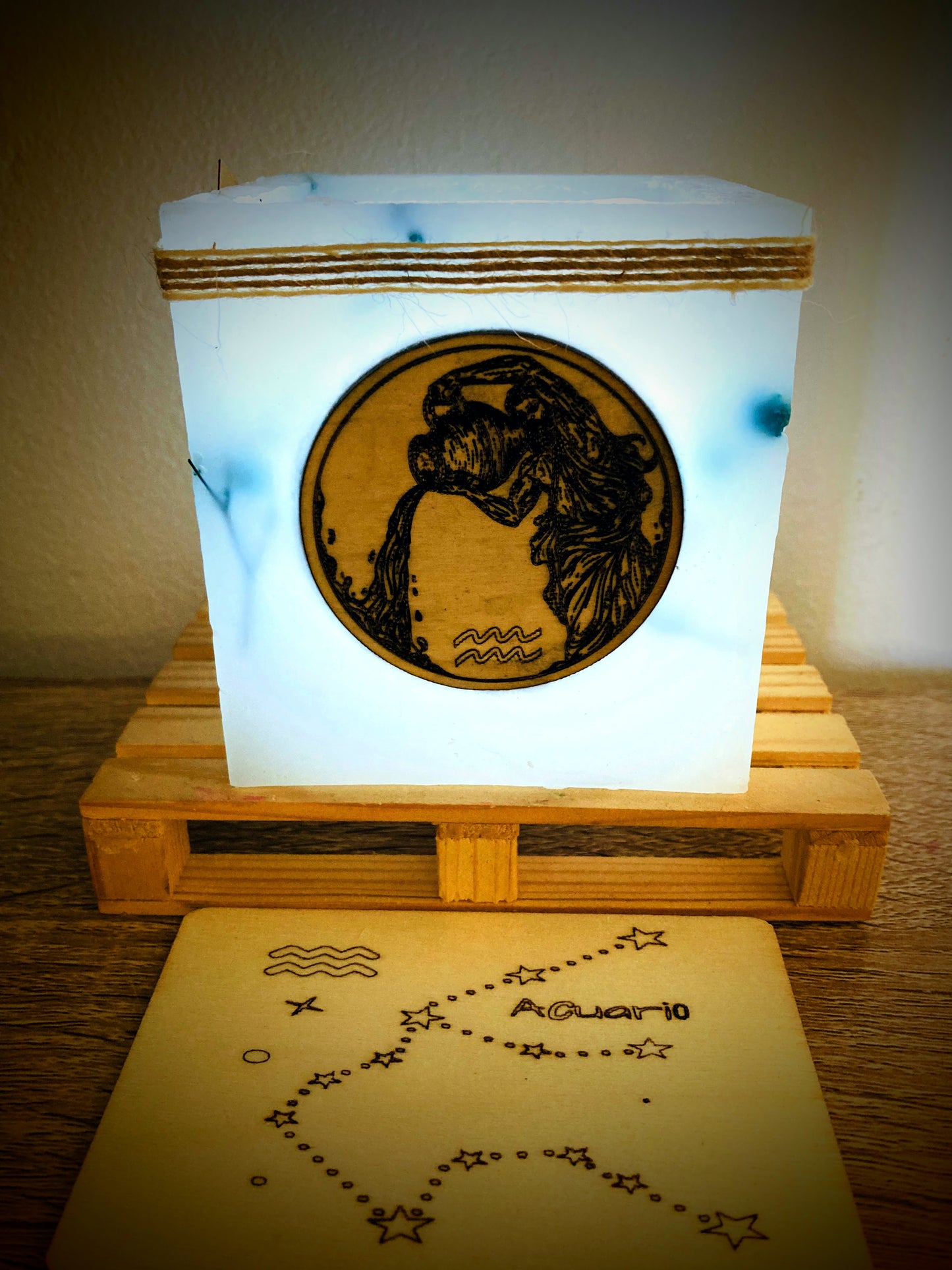 Fanal de cera / vela hueca con signo del zodiaco- Acuario